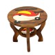 Dřevěný stolek s obrázkem